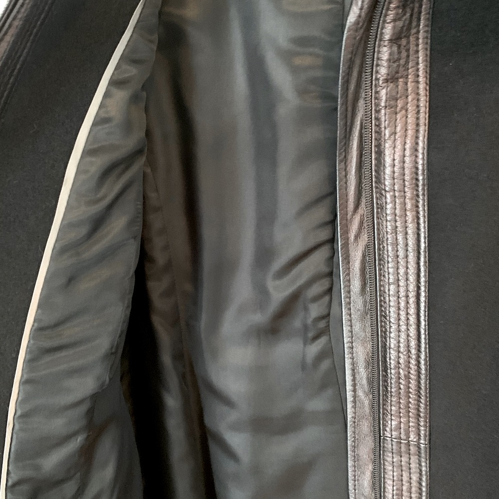 Raffinati long black wool coat with leather trim - Picture 9 of 15